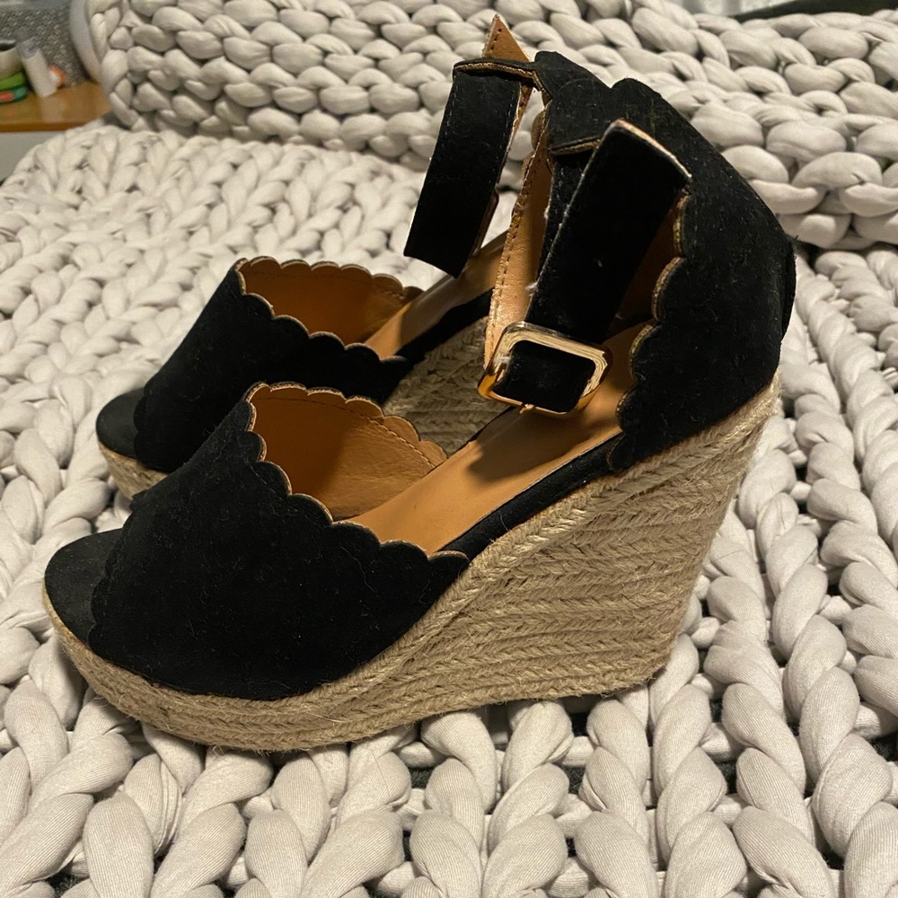 Black Wedges